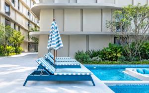 Bellevue Beachfront 2bdr Apartment with pool view by TVC