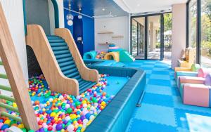Bellevue Beachfront 2bdr Apartment with pool view by TVC
