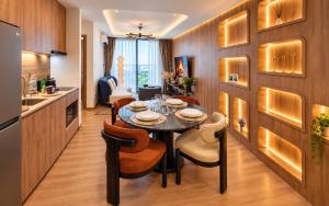 Bellevue Beachfront 2bdr Apartment with pool view by TVC