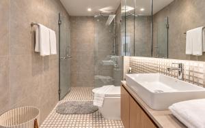 Bellevue Beachfront 2bdr Apartment with pool view by TVC