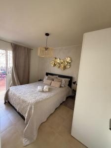 2 bedrooms and 2 suny terraces