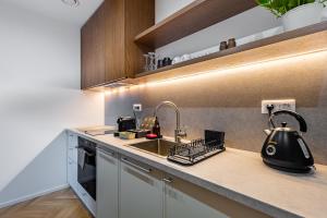 Modern studio with Skyline view