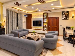Spacious 3BR Apartment with Pool