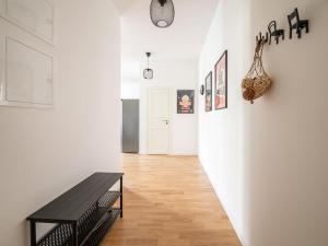 Best Location in Town, SmartTV, Netflix and Cable - Charming Retreat by Innorental