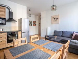 Best Location in Town, SmartTV, Netflix and Cable - Charming Retreat by Innorental