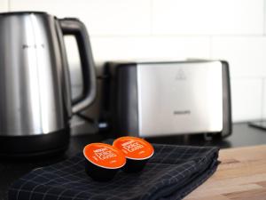 Best Location in Town, SmartTV, Netflix and Cable - Charming Retreat by Innorental