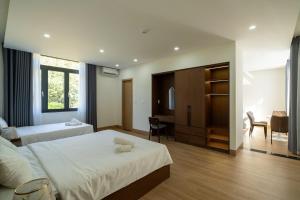 Cham Luxury 9BR Beach & Mountain Villa