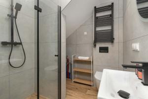 Przytulne Apartamenty z Parkingiem by Noclegi Renters