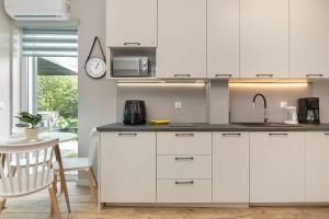 Przytulne Apartamenty z Parkingiem by Noclegi Renters