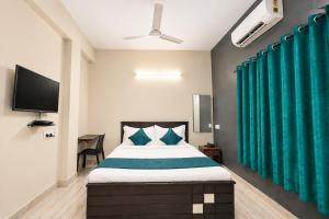 CBL104INN By Blessings - Chennai Trade Center