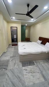 Sri Aaradhyaa Hotels And Restaurant