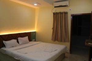 Sri Aaradhyaa Hotels And Restaurant