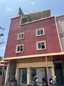 Sri Aaradhyaa Hotels And Restaurant