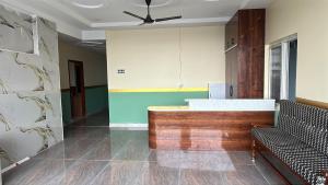 Sri Aaradhyaa Hotels And Restaurant