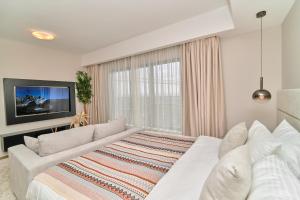 Adulite Luxury Stays 15
