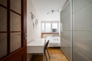 Metro Wierzbno Homely Apartment by BookingHost
