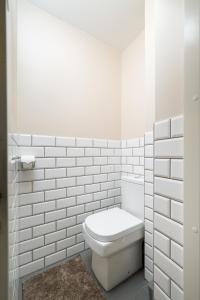 Apartment 8 - Bright 2BR Apartment, Near Centre, Airport Access