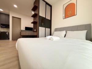 Kenny Hill Residence Kuching by PILLOWTALKS