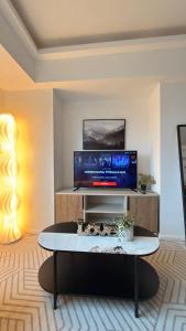 Elegant 1BR in Avida Towers with Netflix & Pool