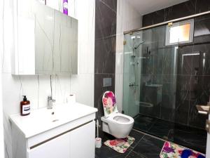 Crowne Paradise Homes Spacious 3-Bedroom Apartment Near Nyali Beach with Oceanic View
