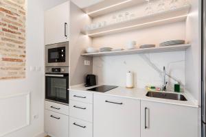 Chic apartment steps from the beach