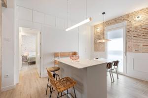 Chic apartment steps from the beach