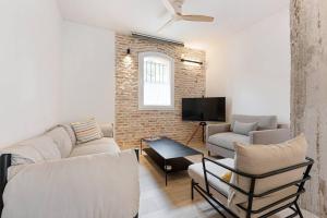 Chic apartment steps from the beach