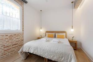 Chic apartment steps from the beach