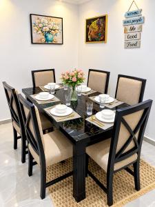 Crowne Paradise Homes Spacious 3-Bedroom Apartment Near Nyali Beach with Oceanic View