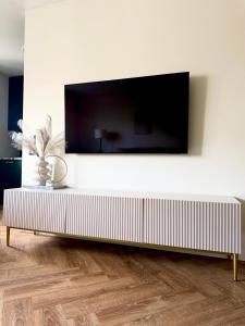 16th Avenue Luxury Apartment
