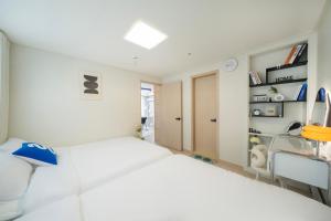 Gyeongbokgung 9min ㅣ 3BR 2Bath ㅣ 4 Queen Beds Sleeps 8