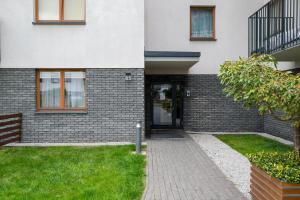 Siekierki Serene Apartment by BookingHost