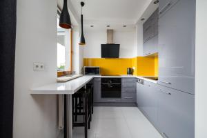 Siekierki Serene Apartment by BookingHost