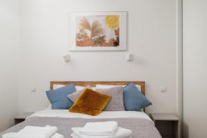 Siekierki Serene Apartment by BookingHost