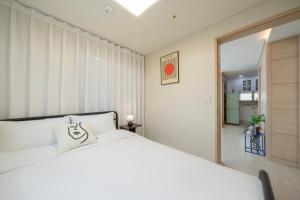 Gyeongbokgung 9min ㅣ 3BR 2Bath ㅣ 4 Queen Beds Sleeps 8