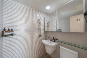 Gyeongbokgung 9min ㅣ 3BR 2Bath ㅣ 4 Queen Beds Sleeps 8