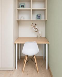 Two-Bedroom Apartment with Free Parking and Air Conditioning