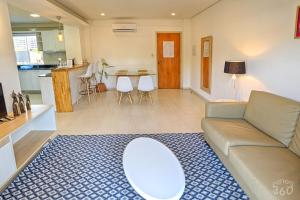 N1A1 - Work and Comfort with Pool and City Views