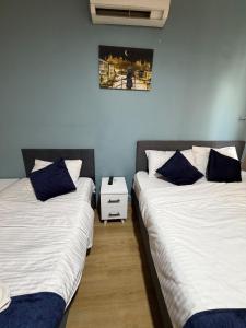 Taksim White Home