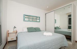 Modern 1BR Villa Morra with Balcony BBQ & Parking