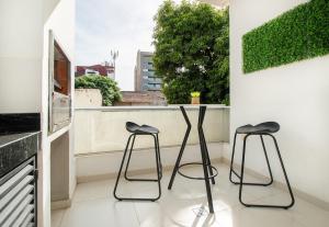 Modern 1BR Villa Morra with Balcony BBQ & Parking