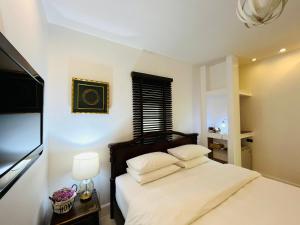 Room and the city trat