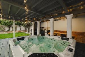 Sweet Stay - Jacuzzi , Sauna , Garden , BBQ