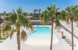 Top Location 3BR , 2BR, communal pool