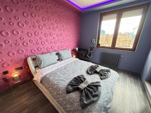 Ibiza Neon 1BDR w Terrace, Workdesk and Paid Parking