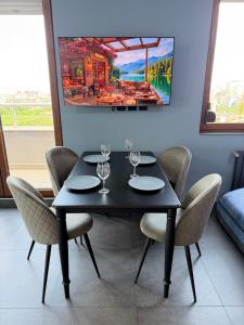 Ibiza Neon 1BDR w Terrace, Workdesk and Paid Parking