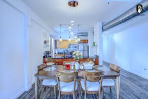 BRAND NEW Modern 1BD Loft in Downtown with free parking