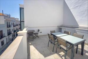 Modern townhouse & jacuzzi SilHouse Nerja