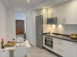 Modern townhouse & jacuzzi SilHouse Nerja