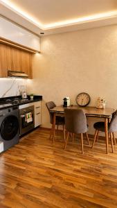Modern Apt, Private Parking, Fast WiFi Elevator
